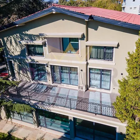 Casa 圣君士坦丁和海伦那