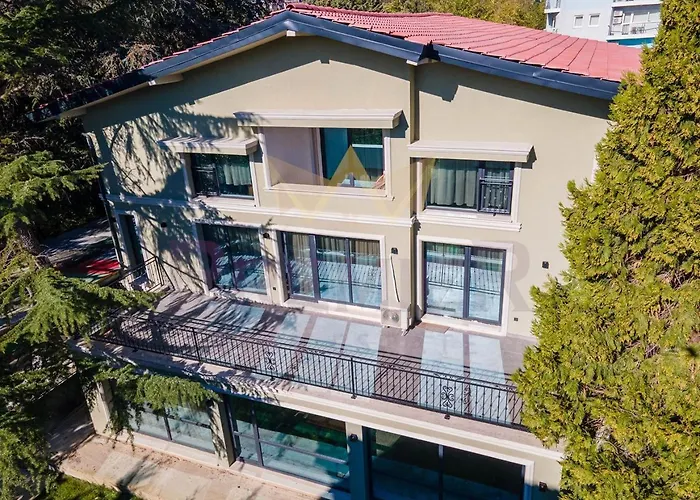 Casa Saints Constantine and Helena